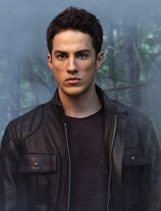 Tyler Lockwood รับบทโดย Michael Trevino 